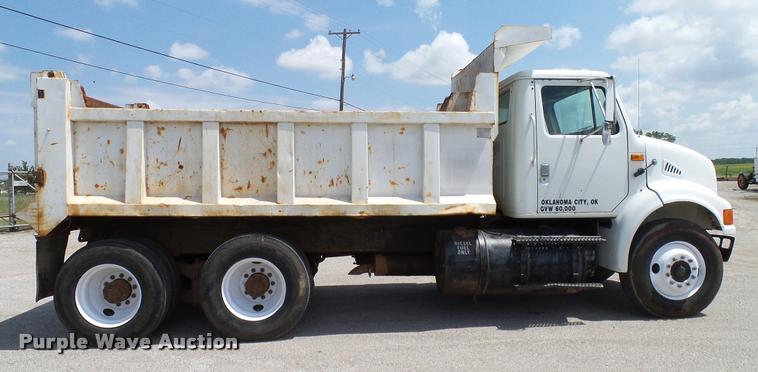 image for item DA6163 1994 International 8100 dump truck