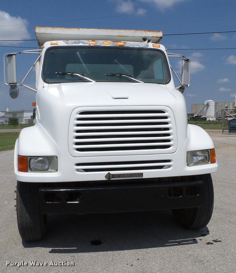 image for item DA6163 1994 International 8100 dump truck
