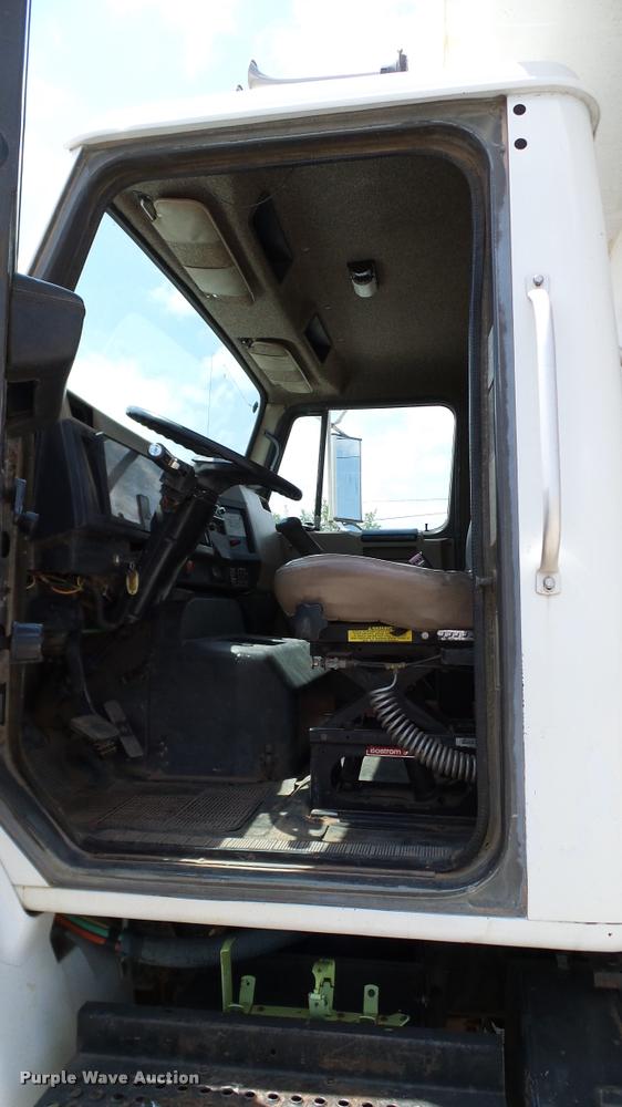 image for item DA6163 1994 International 8100 dump truck