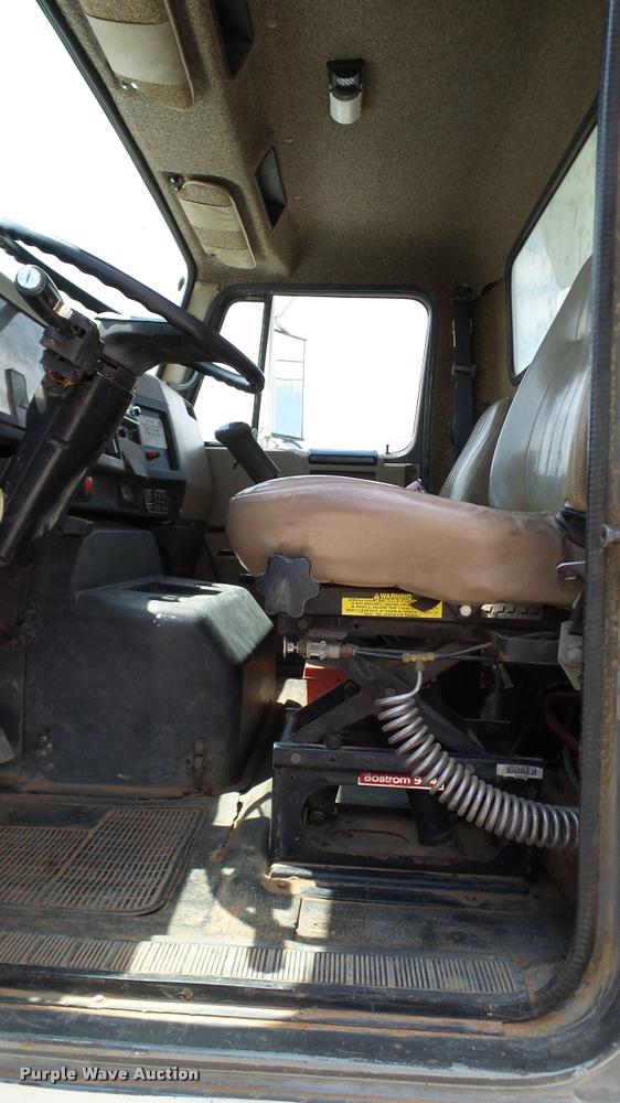 image for item DA6163 1994 International 8100 dump truck