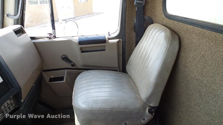 image for item DA6163 1994 International 8100 dump truck