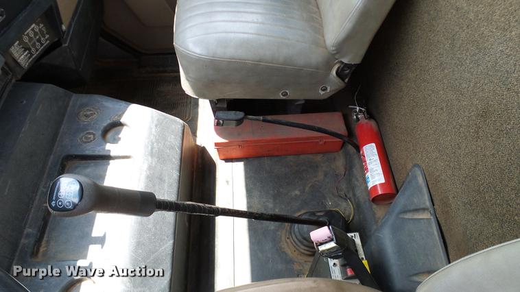 image for item DA6163 1994 International 8100 dump truck