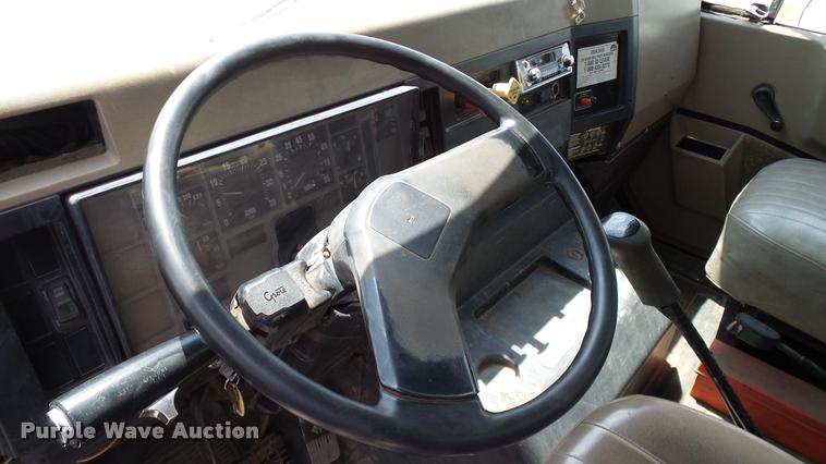 image for item DA6163 1994 International 8100 dump truck