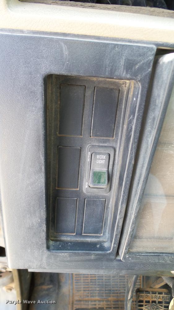 image for item DA6163 1994 International 8100 dump truck