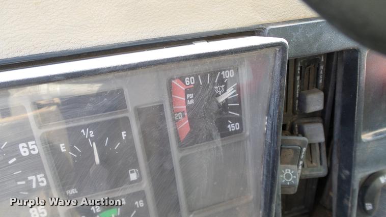 image for item DA6163 1994 International 8100 dump truck