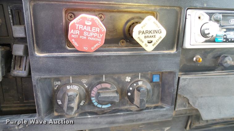 image for item DA6163 1994 International 8100 dump truck