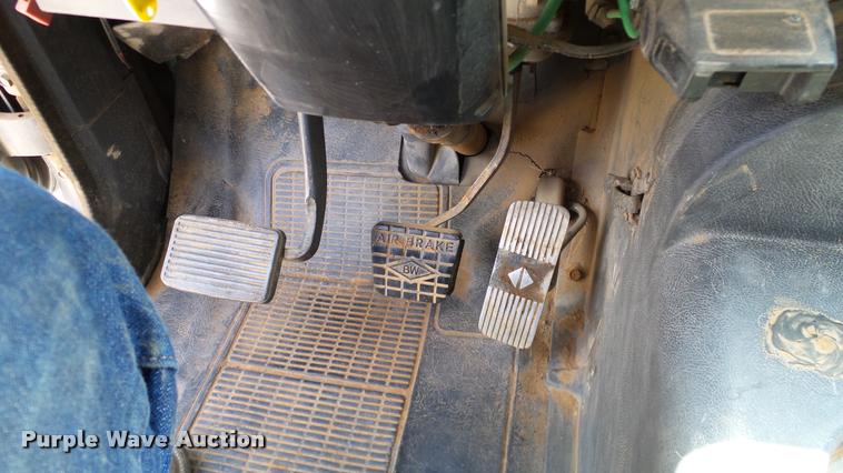 image for item DA6163 1994 International 8100 dump truck