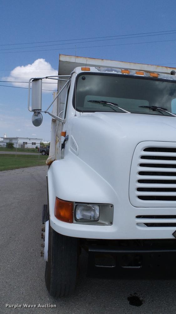 image for item DA6163 1994 International 8100 dump truck