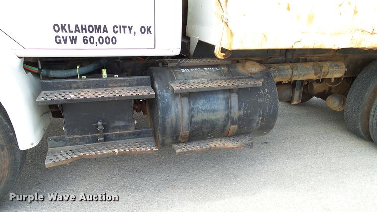 image for item DA6163 1994 International 8100 dump truck