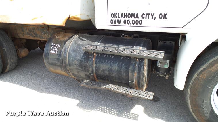 image for item DA6163 1994 International 8100 dump truck