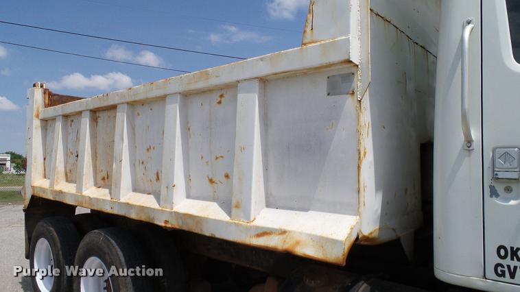image for item DA6163 1994 International 8100 dump truck