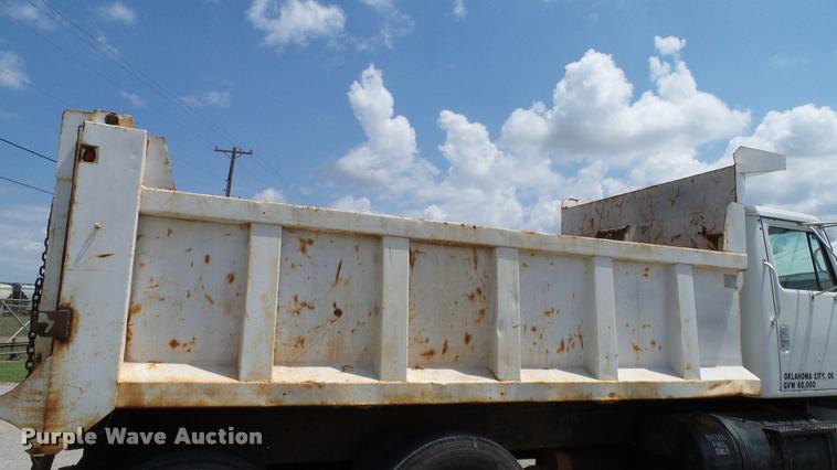 image for item DA6163 1994 International 8100 dump truck