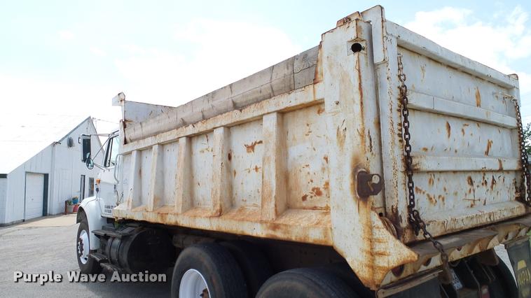 image for item DA6163 1994 International 8100 dump truck
