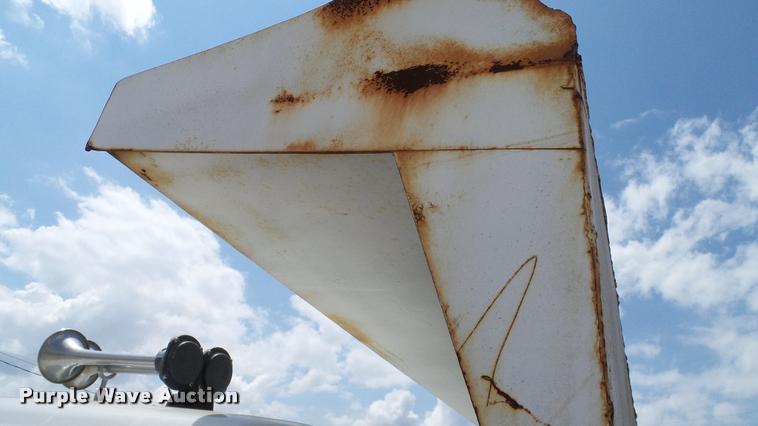 image for item DA6163 1994 International 8100 dump truck