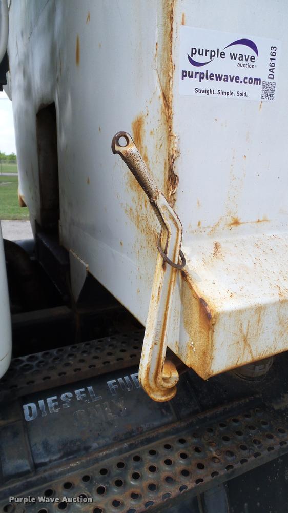 image for item DA6163 1994 International 8100 dump truck