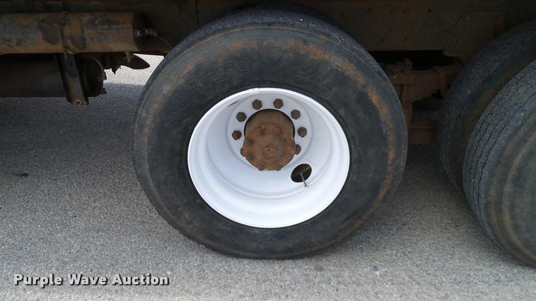 image for item DA6163 1994 International 8100 dump truck