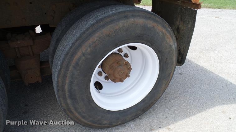 image for item DA6163 1994 International 8100 dump truck