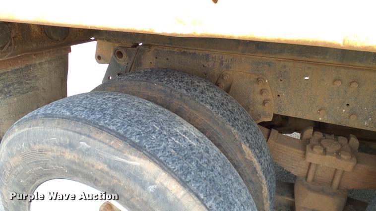 image for item DA6163 1994 International 8100 dump truck