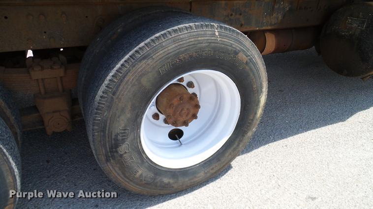 image for item DA6163 1994 International 8100 dump truck