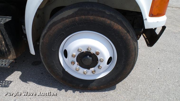 image for item DA6163 1994 International 8100 dump truck