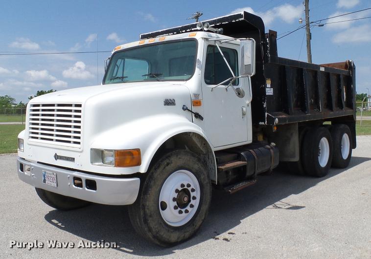 image for item DA6164 2002 International F4900 dump truck