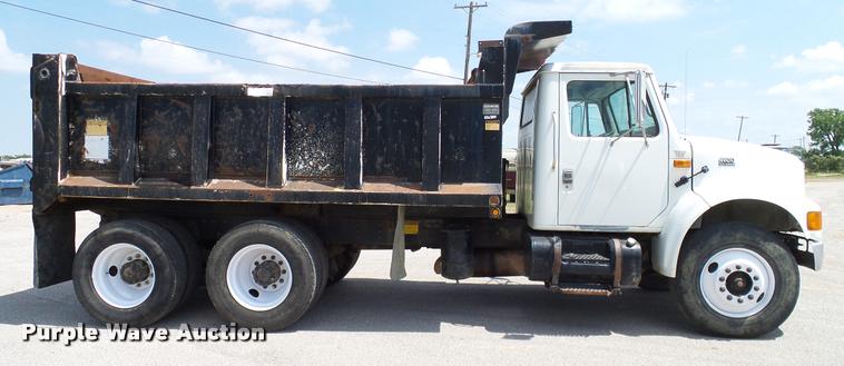 image for item DA6164 2002 International F4900 dump truck