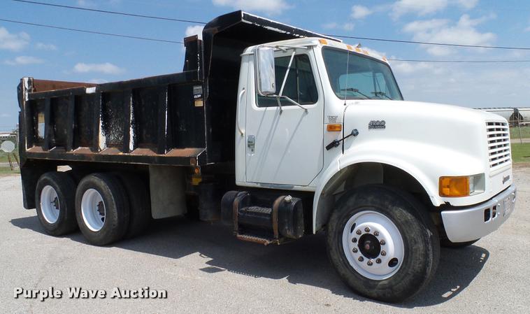 image for item DA6164 2002 International F4900 dump truck