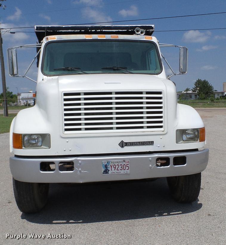 image for item DA6164 2002 International F4900 dump truck