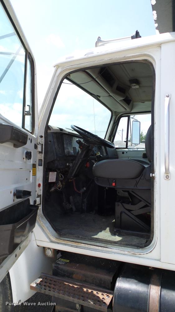 image for item DA6164 2002 International F4900 dump truck