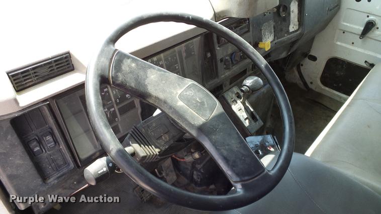 image for item DA6164 2002 International F4900 dump truck