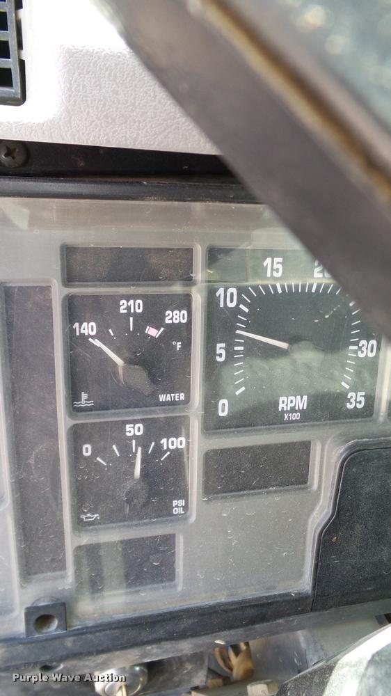 image for item DA6164 2002 International F4900 dump truck