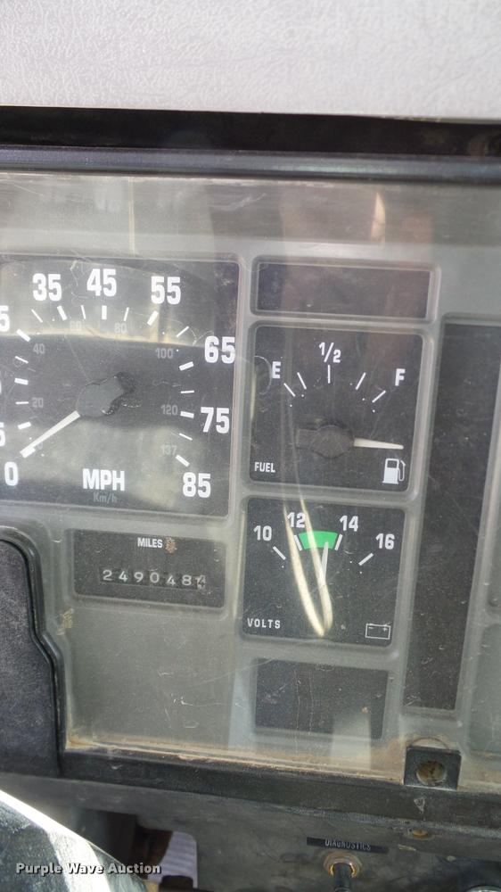 image for item DA6164 2002 International F4900 dump truck