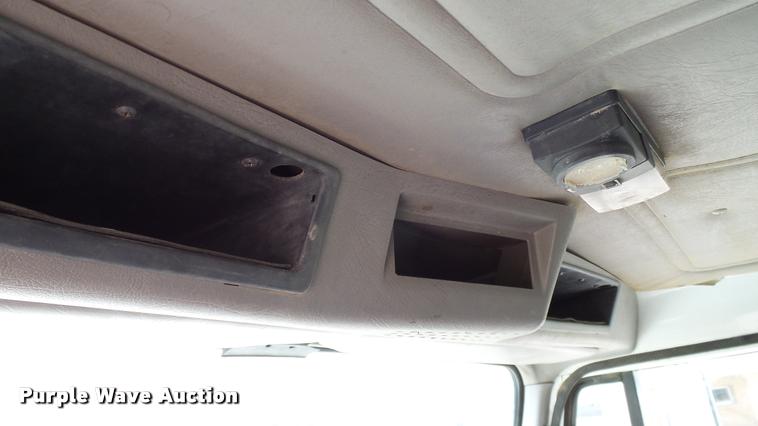 image for item DA6164 2002 International F4900 dump truck