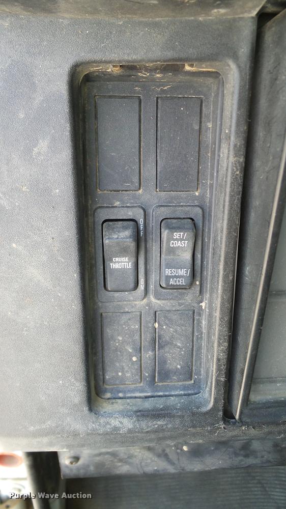 image for item DA6164 2002 International F4900 dump truck