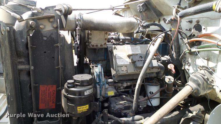 image for item DA6164 2002 International F4900 dump truck