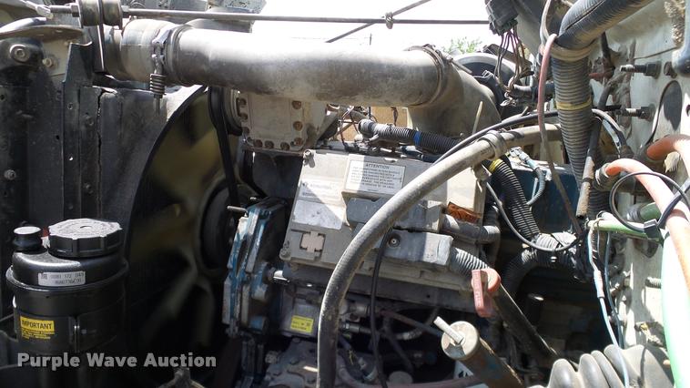 image for item DA6164 2002 International F4900 dump truck