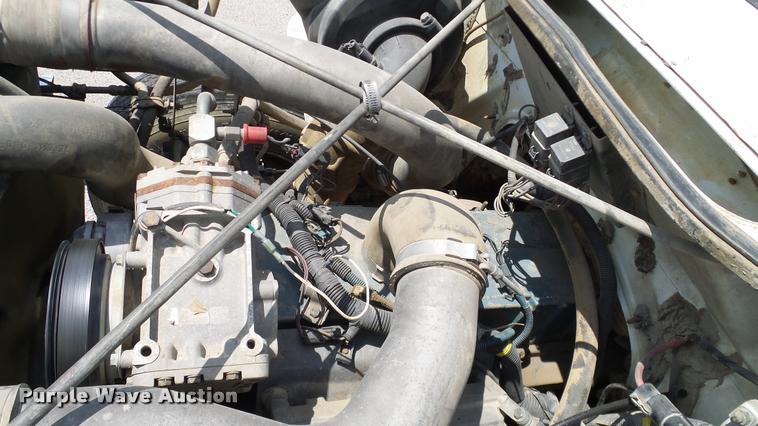 image for item DA6164 2002 International F4900 dump truck