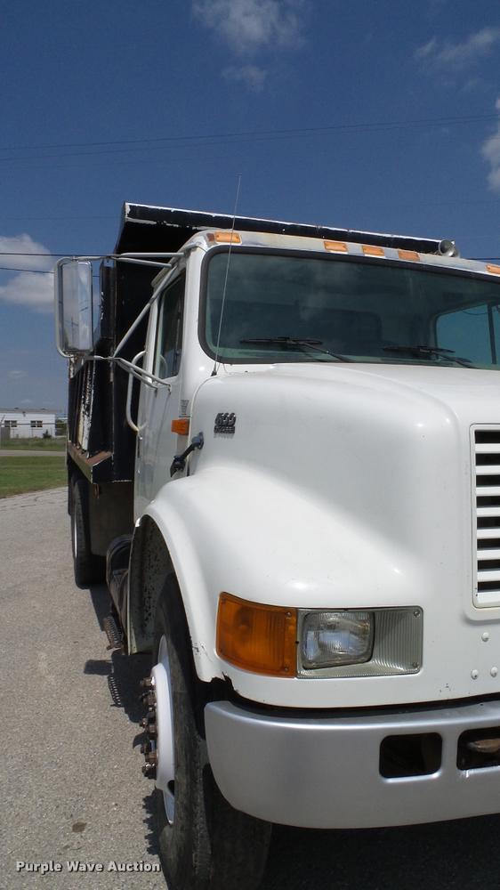 image for item DA6164 2002 International F4900 dump truck