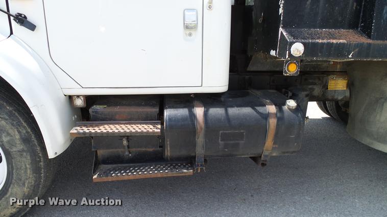 image for item DA6164 2002 International F4900 dump truck