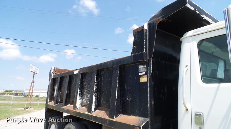 image for item DA6164 2002 International F4900 dump truck