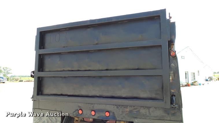 image for item DA6164 2002 International F4900 dump truck