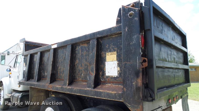 image for item DA6164 2002 International F4900 dump truck