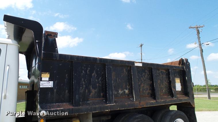 image for item DA6164 2002 International F4900 dump truck