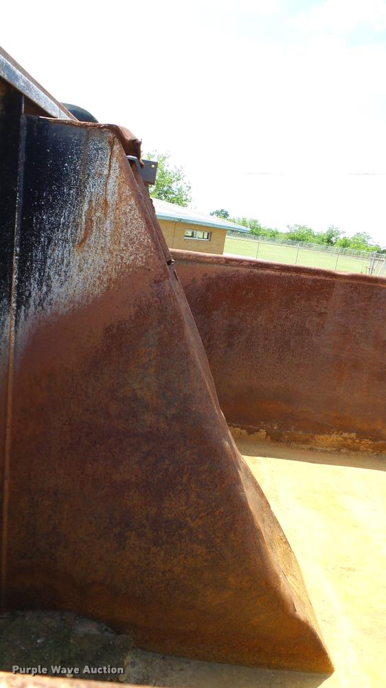 image for item DA6164 2002 International F4900 dump truck