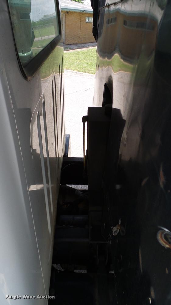 image for item DA6164 2002 International F4900 dump truck