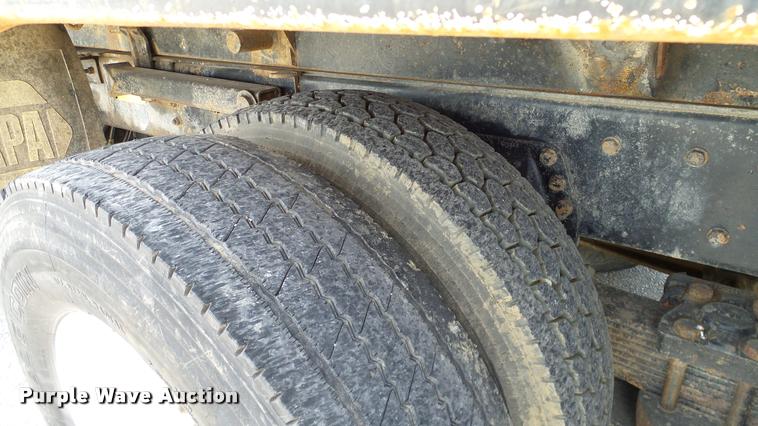 image for item DA6164 2002 International F4900 dump truck