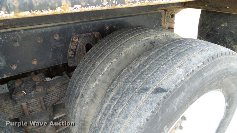 image for item DA6164 2002 International F4900 dump truck