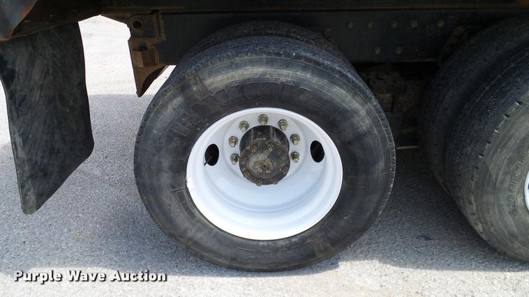 image for item DA6164 2002 International F4900 dump truck