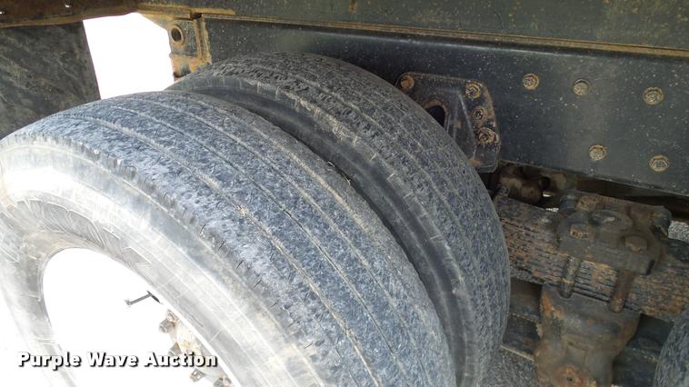 image for item DA6164 2002 International F4900 dump truck