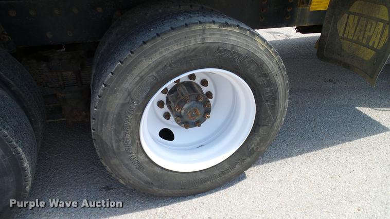 image for item DA6164 2002 International F4900 dump truck